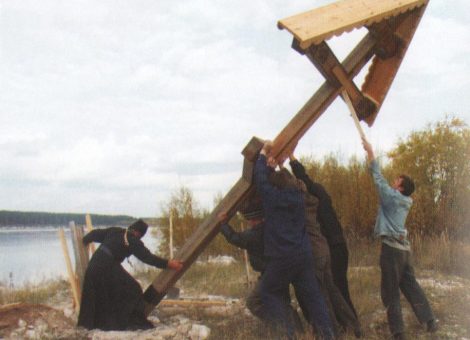 Фотография 2005 года. Источник: http://kotlaslib.aonb.ru/rai-pam-krest-durnicyno.html
