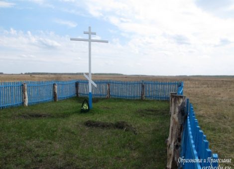 Фотография не ранее 2007 года. Источник: http://www.orthedu.ru/eparh/4879-pervaya-arxierejskaya-liturgiya-za-80-let-video.html