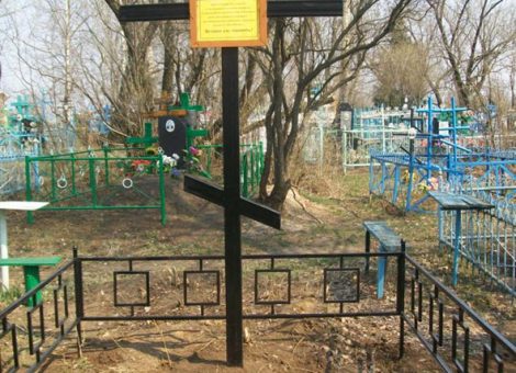 Источник: http://musei.penza-memo.org/zahoronenie-zaklyuchennih-vyazemlaga-v-sele-mihailovka-mokshanskogo-raiona-penzenskoi-oblasti-naideno-mesto-zahoroneniya-i-postavlen-krest-uchenikami-shkoli-sela-pless-pod-rukovodstvom-uchitelnitsi-istorii-merkushinoi-t--e1197.html