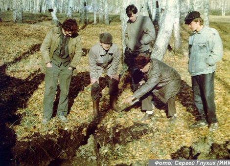 Фотография 1989 года.  Источник: http://www.vishime.ru/blogs/2011/04/04/pamyati-zhertv-politicheskih-repressij/